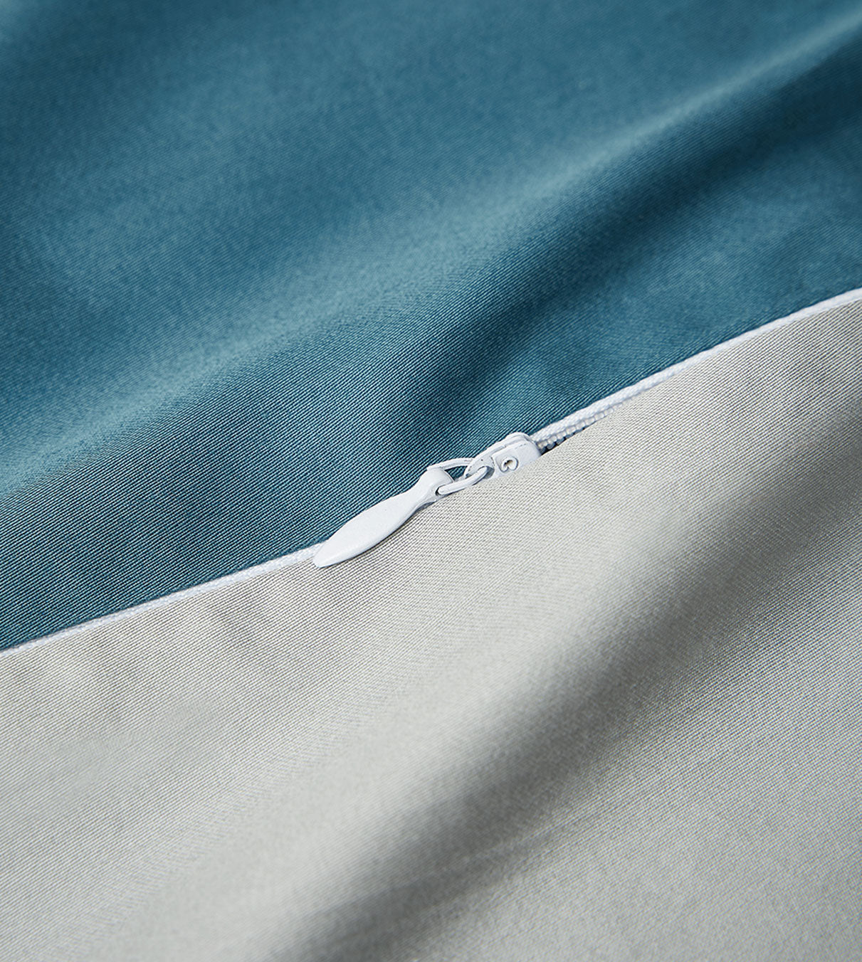 Product: Cotton Weighted Blanket Duvet Cover | Color: Sateen Peacock-Grey Reversible